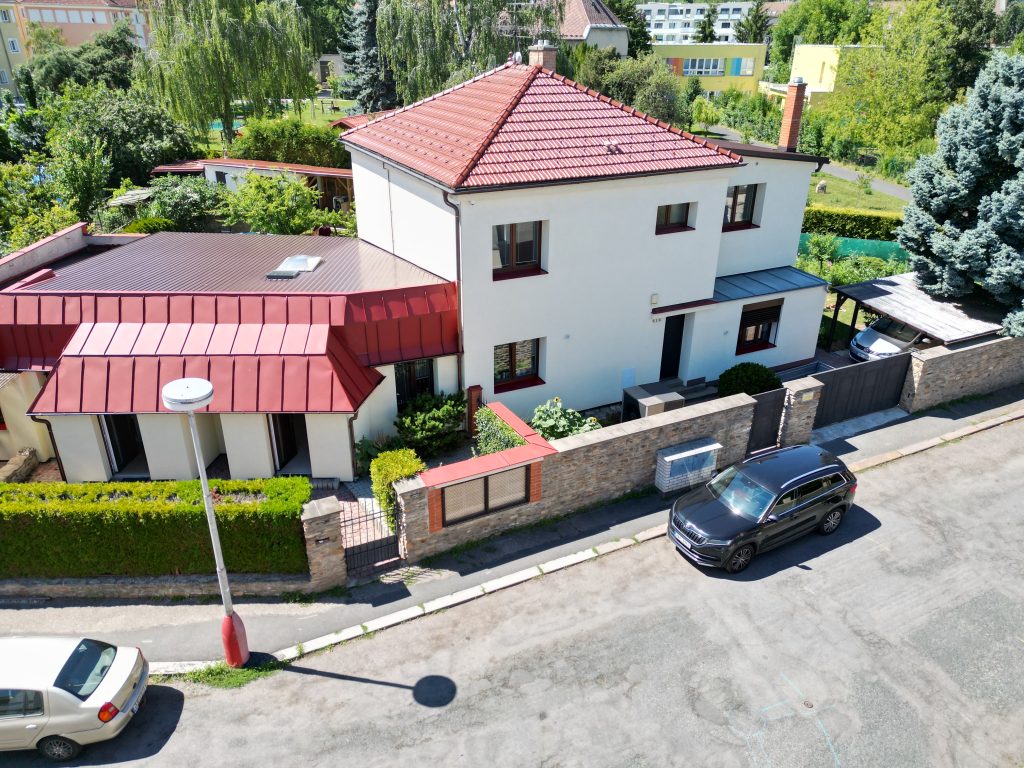 Pension U Karásků z ulice Kampánova, pohled shora