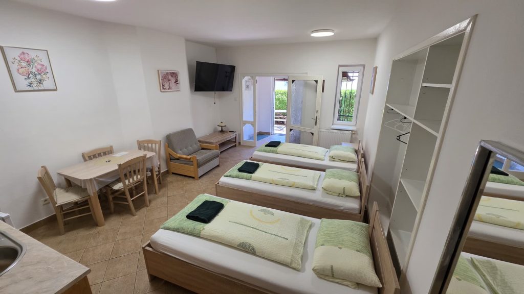 Druhý apartmán v přízemí