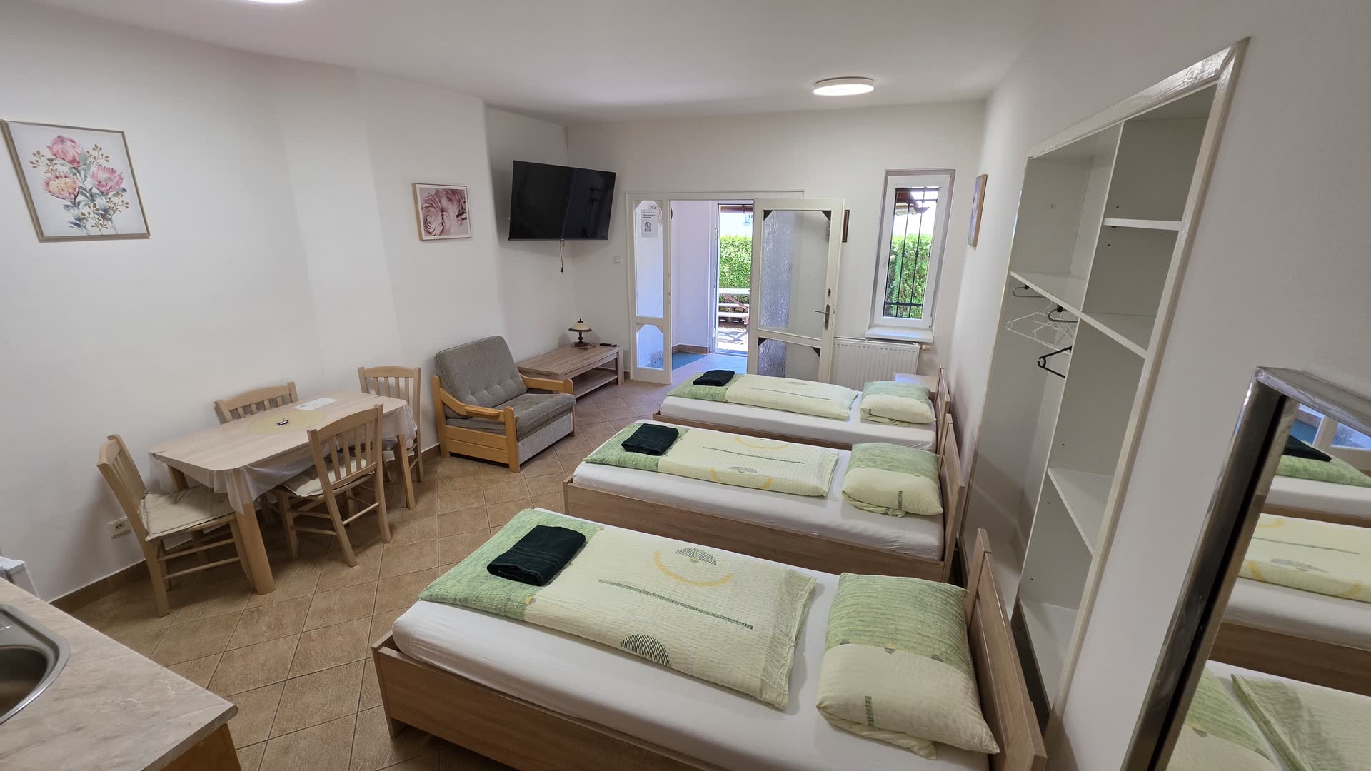 Druhý apartmán v přízemí
